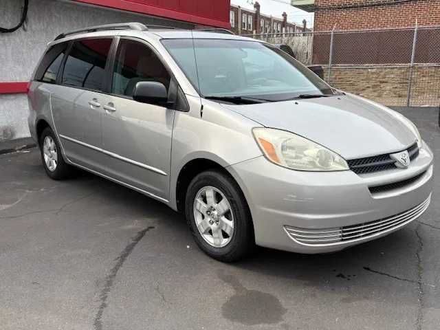2004 Toyota Sienna LE