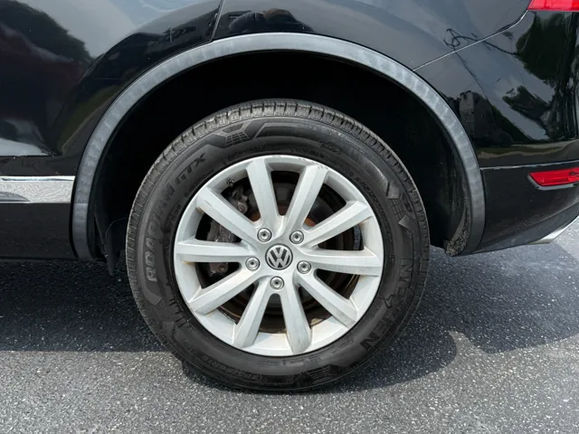 2011 Volkswagen Touareg Sport - Photo 9