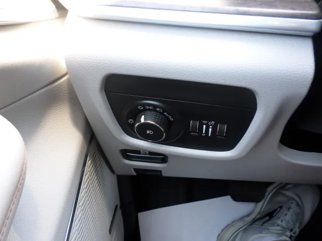 2023 Jeep Grand Cherokee Overland - Photo 25