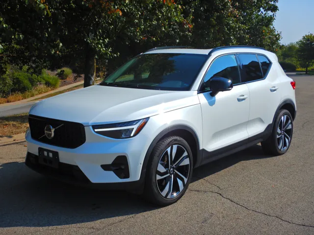 2025 Volvo XC40