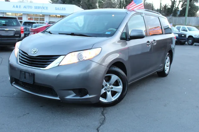 2011 Toyota Sienna LE