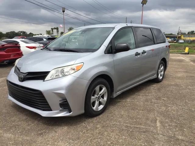 2020 Toyota Sienna L V6 7-Passenger FWD's photo