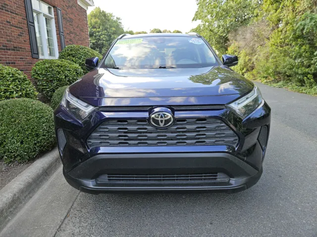 2022 Toyota RAV4 XLE photo 8