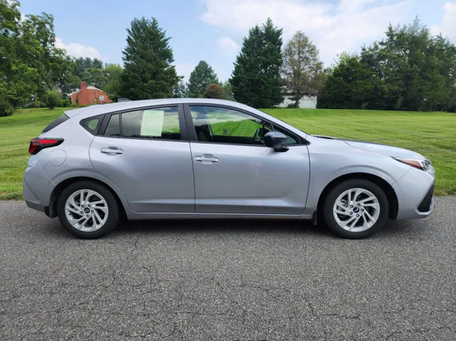 2024 Subaru Impreza Base photo 4