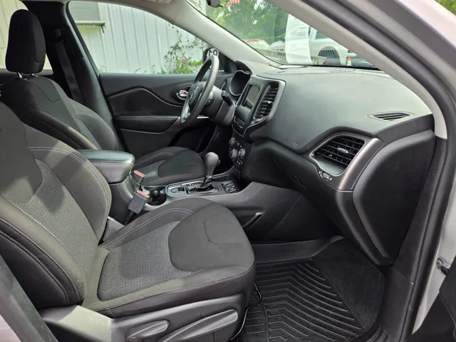 2019 Jeep Cherokee Latitude photo 22