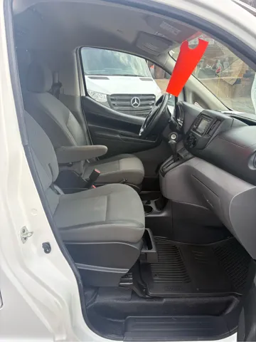 2018 Nissan NV200 SV - Photo 11