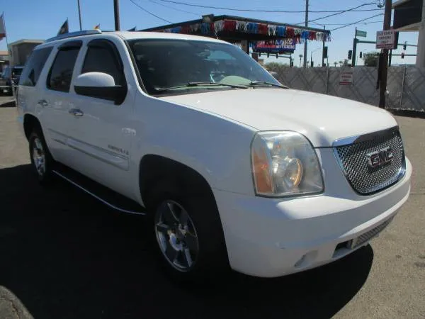 2007 GMC Yukon Denali's photo