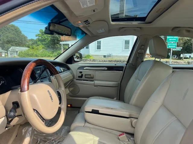2006 Lincoln Town Car Signature Limited photo 5