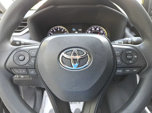 2022 Toyota RAV4 XLE photo 15
