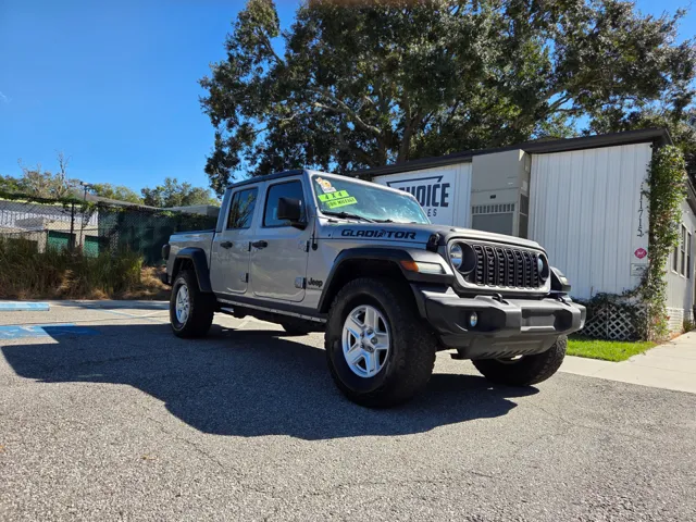 2020 Jeep Gladiator Sport S's photo
