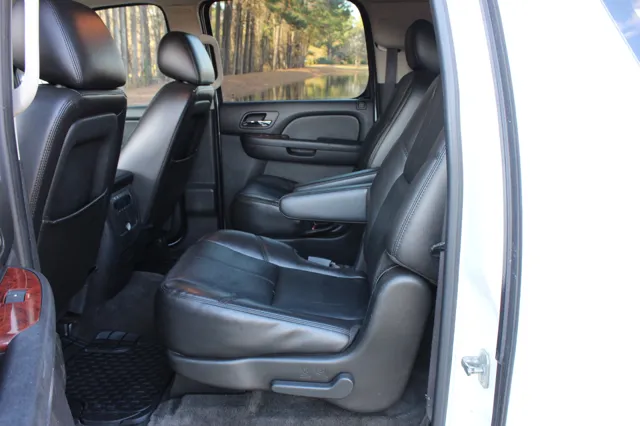 2011 Chevrolet Suburban LT - Photo 12