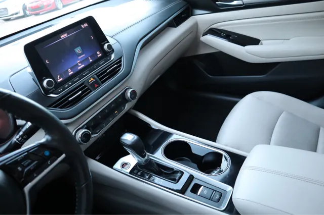 2022 Nissan Altima SV - Photo 19