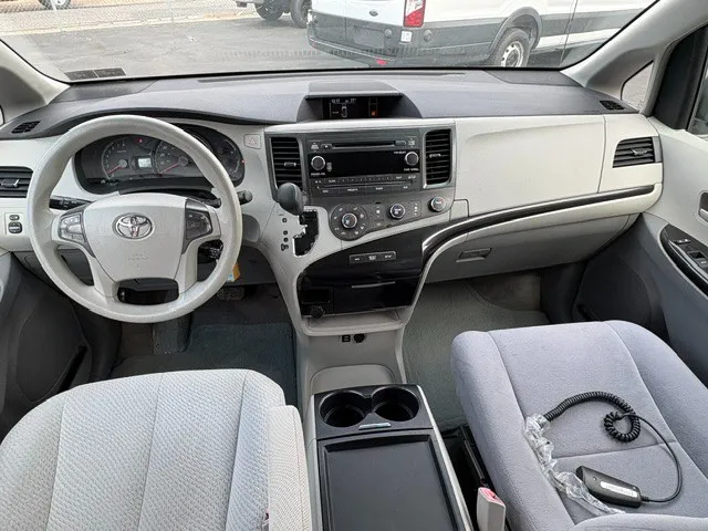 2011 Toyota Sienna LE - Photo 13