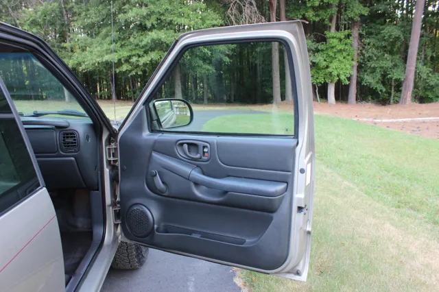 2002 GMC Sonoma SL - Photo 11