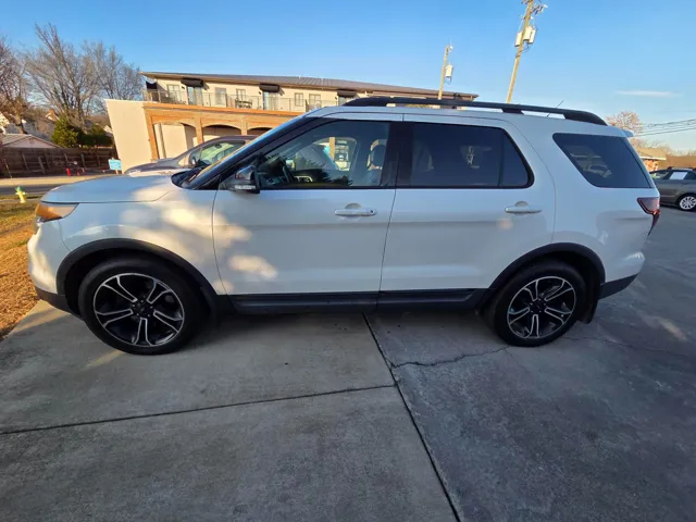 2015 Ford Explorer Sport's photo