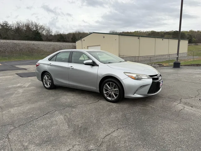 2016 Toyota Camry Special Edition's photo