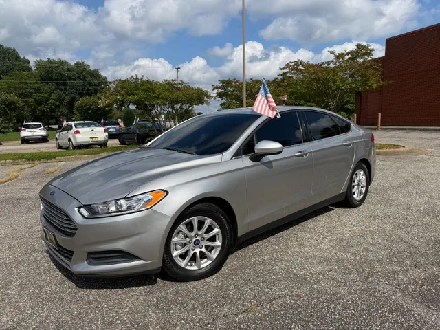2016 Ford Fusion S FWD photo