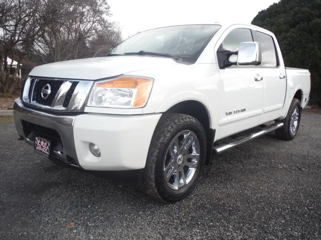 2013 Nissan Titan SL's photo
