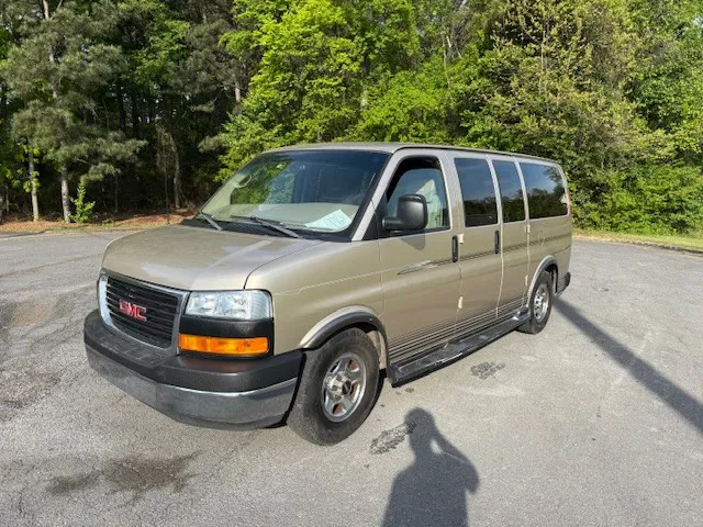 2005 GMC Savana 1500's photo