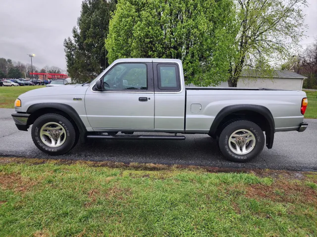 2003 Mazda Truck SE
