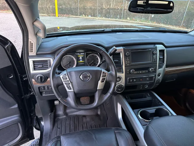 2017 Nissan Titan SL - Photo 28