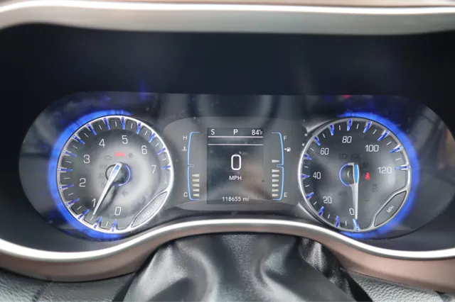 2017 Chrysler Pacifica Touring L photo 15