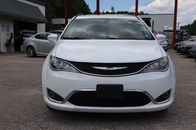2017 Chrysler Pacifica Touring L photo 6