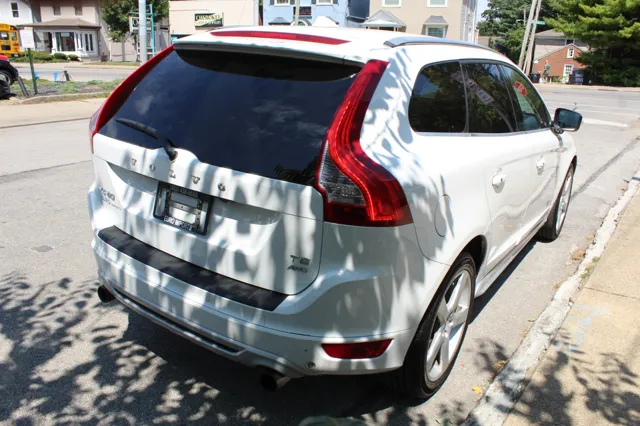 2012 Volvo XC60 T6 R-Design photo 3