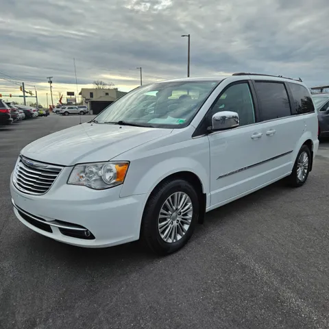 2015 Chrysler Town & Country Touring-L