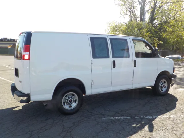 2022 GMC Savana Cargo Work Van - Photo 2