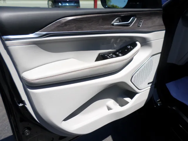 2023 Jeep Grand Cherokee Overland - Photo 43
