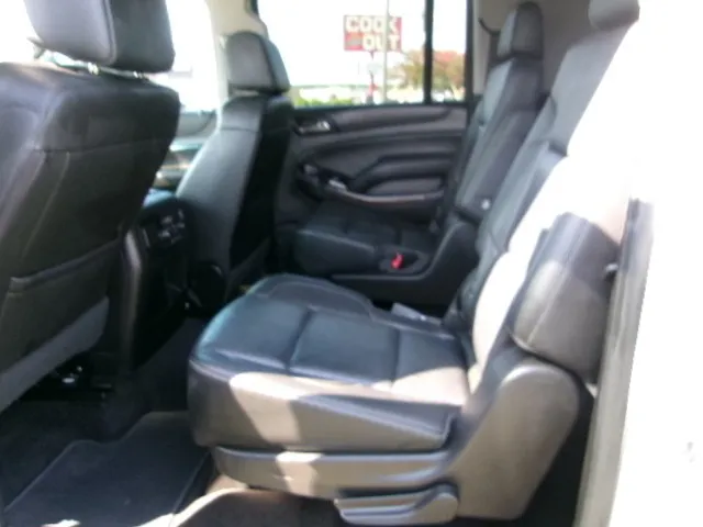 2018 Chevrolet Suburban LT - Photo 13