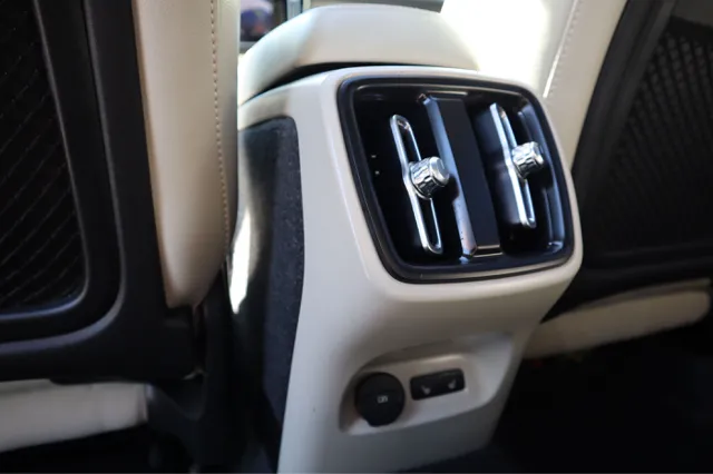 2023 Volvo XC40 Ultimate photo 23