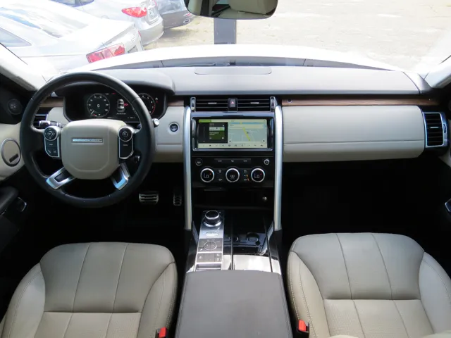 2018 Land Rover Discovery HSE photo 7