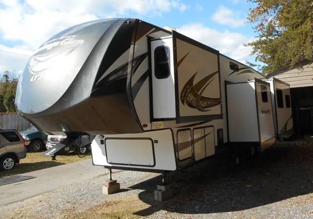 2018 Forest River Wildwood Laminated Towables photo 3