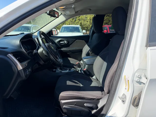 2016 Jeep Cherokee Altitude - Photo 14