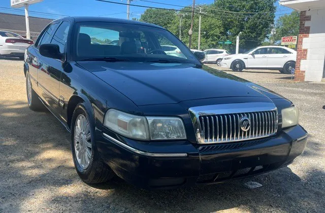 2010 Mercury Grand Marquis LS's photo