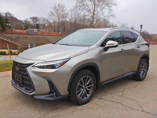 2022 Lexus NX 350's photo