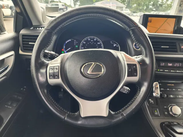 2012 Lexus CT 200h photo 19
