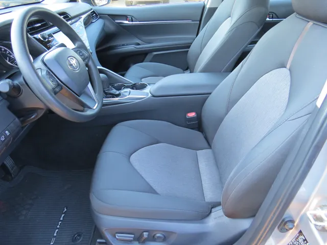 2019 Toyota Camry LE photo 3
