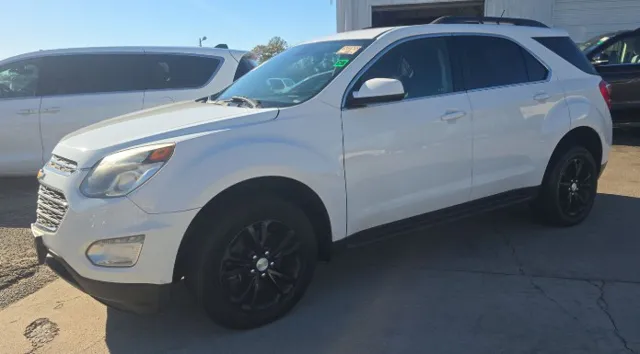 2017 Chevrolet Equinox LT's photo