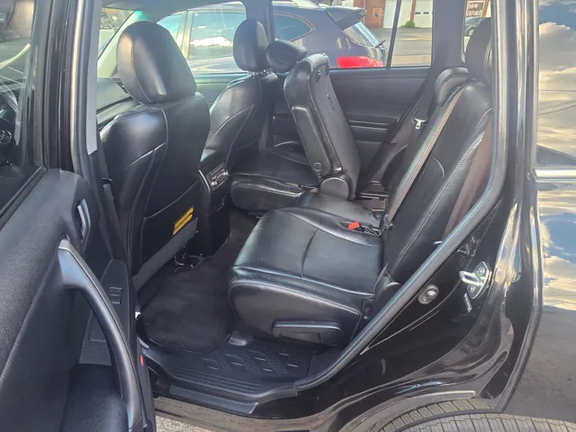 2011 Toyota Highlander SE - Photo 8