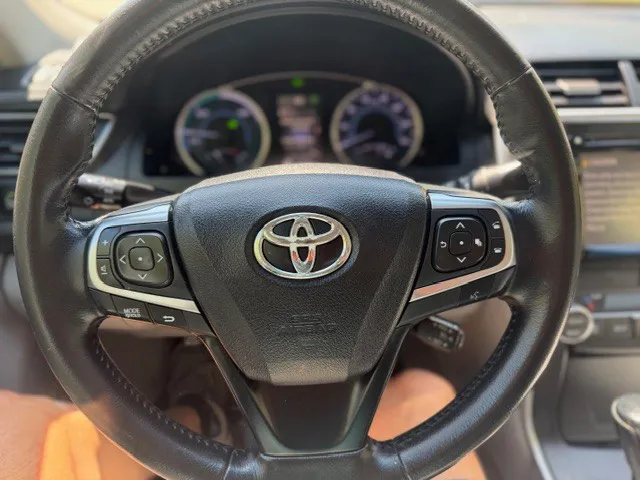 2016 Toyota Camry XLE Hybrid - Photo 33