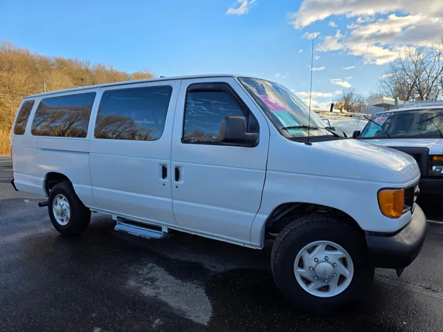 2007 Ford Econoline Wagon's photo