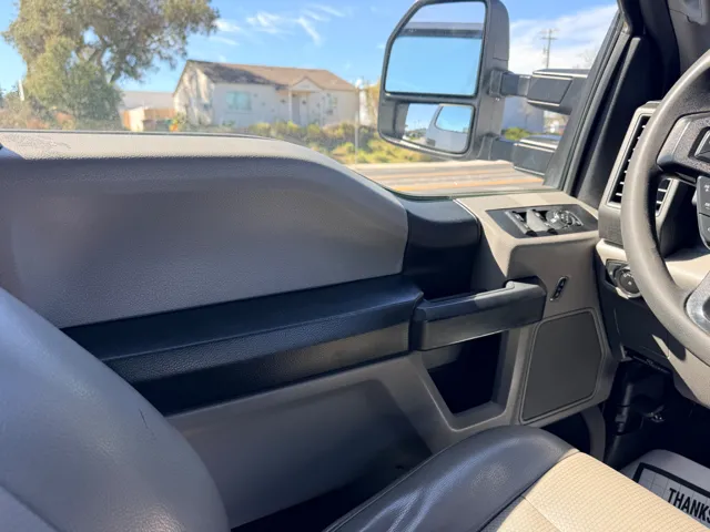 2017 Ford F-550 - Photo 18