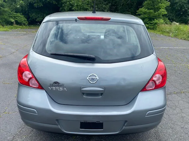 2011 Nissan Versa photo 5