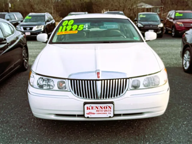 2000 Lincoln Town Car SIGNATURE's photo