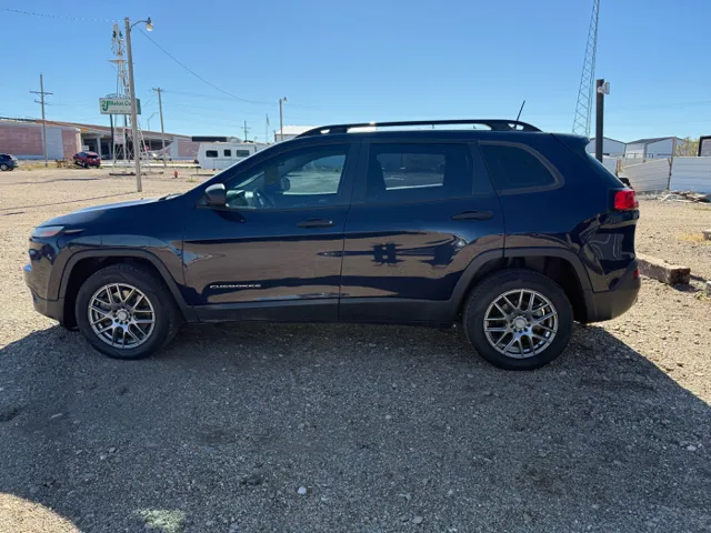2016 Jeep Cherokee Sport photo 2