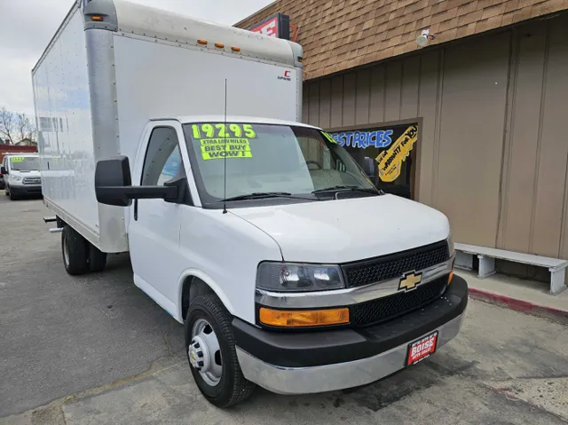 2015 Chevrolet Express Cutaway Base's photo