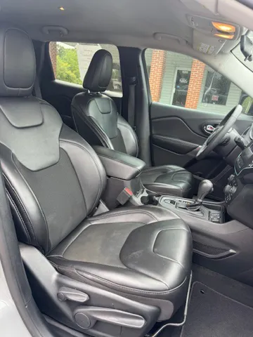 2020 Jeep Cherokee Latitude Plus - Photo 11